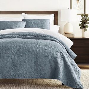 Home Collection All Season Floral Coverlet Quilt Set with Shams NWT FIRM